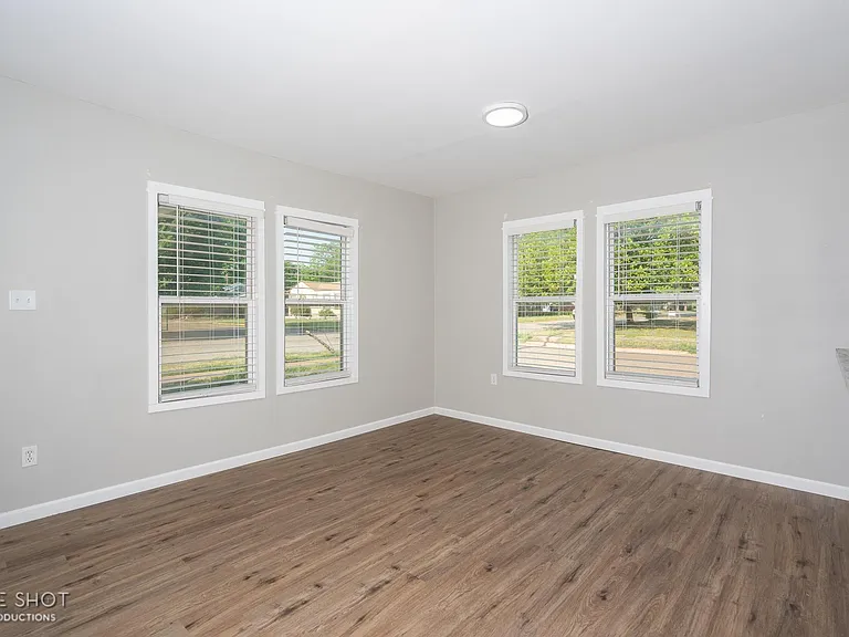 2744 Russell Ave — Photo 24