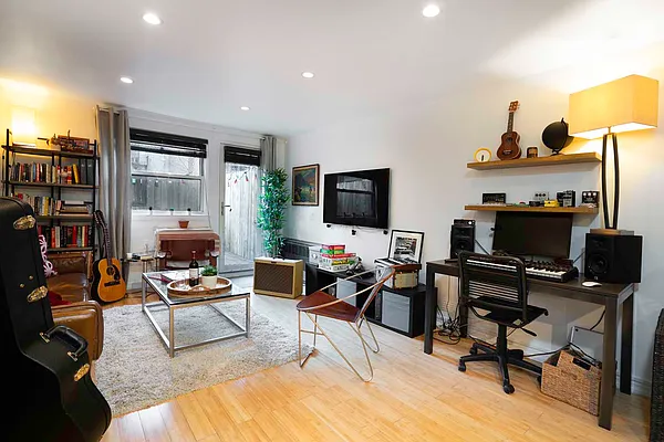 Sold by The InHouse Group | media 3