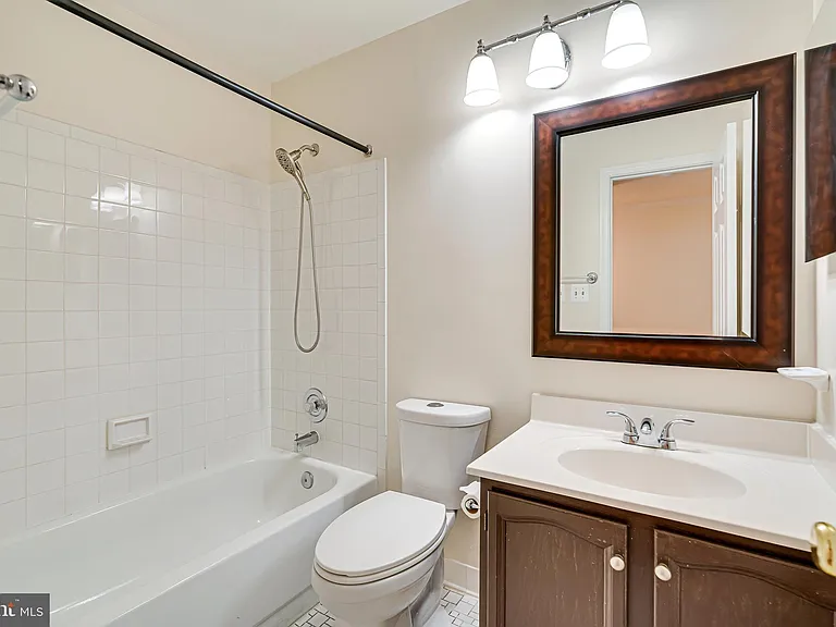 5708 Heritage Crossing Ct — Photo 33