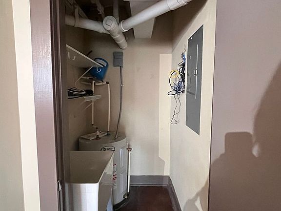 5th image of 401 Campbell Ave SW #201