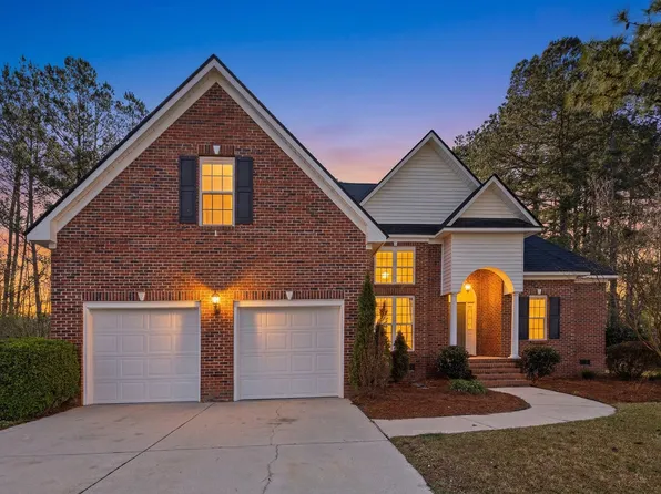 903 Penguin Dr, Fayetteville, NC 28312