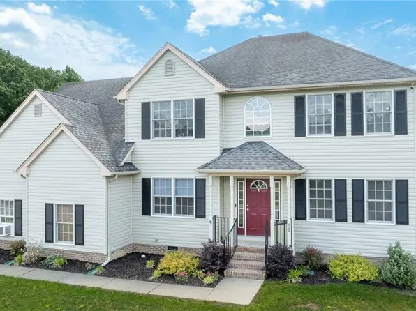 800 Canteberry Ln, Smithfield, VA 23430