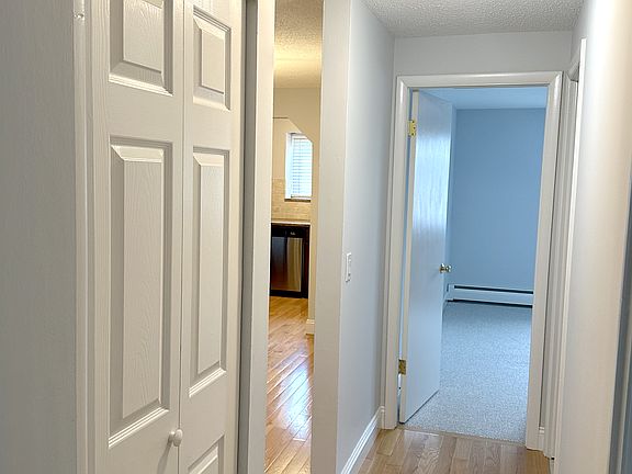 4th image of 10 Carillon Dr