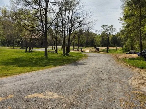 9445 Hutchinson Ln, Charlotte, NC 28216