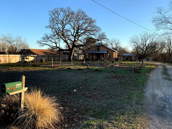 901 Old McDade Rd, Elgin, TX 78621