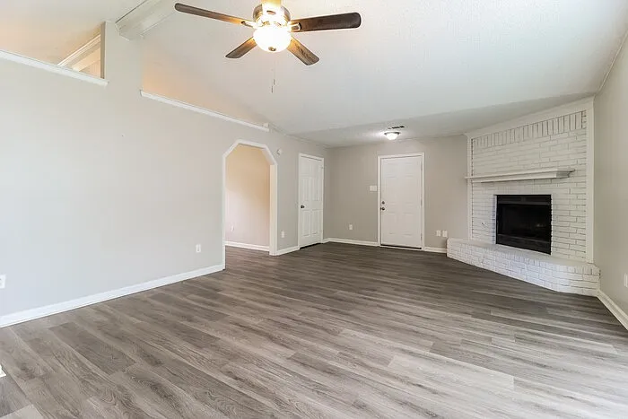 2510 Eagle Run — Photo 4