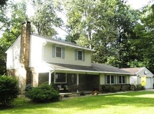 612 Tracey Rd, Hanover, PA 17331