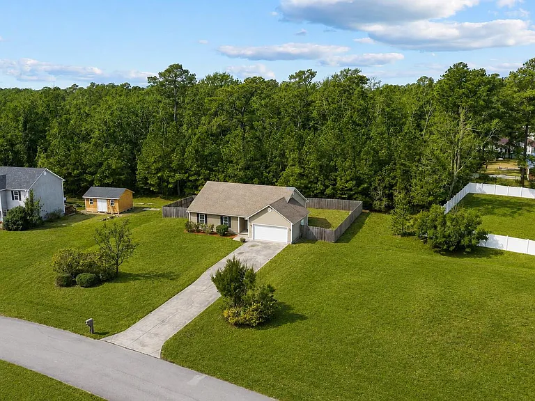 104 Blue Bird Ln — Photo 4
