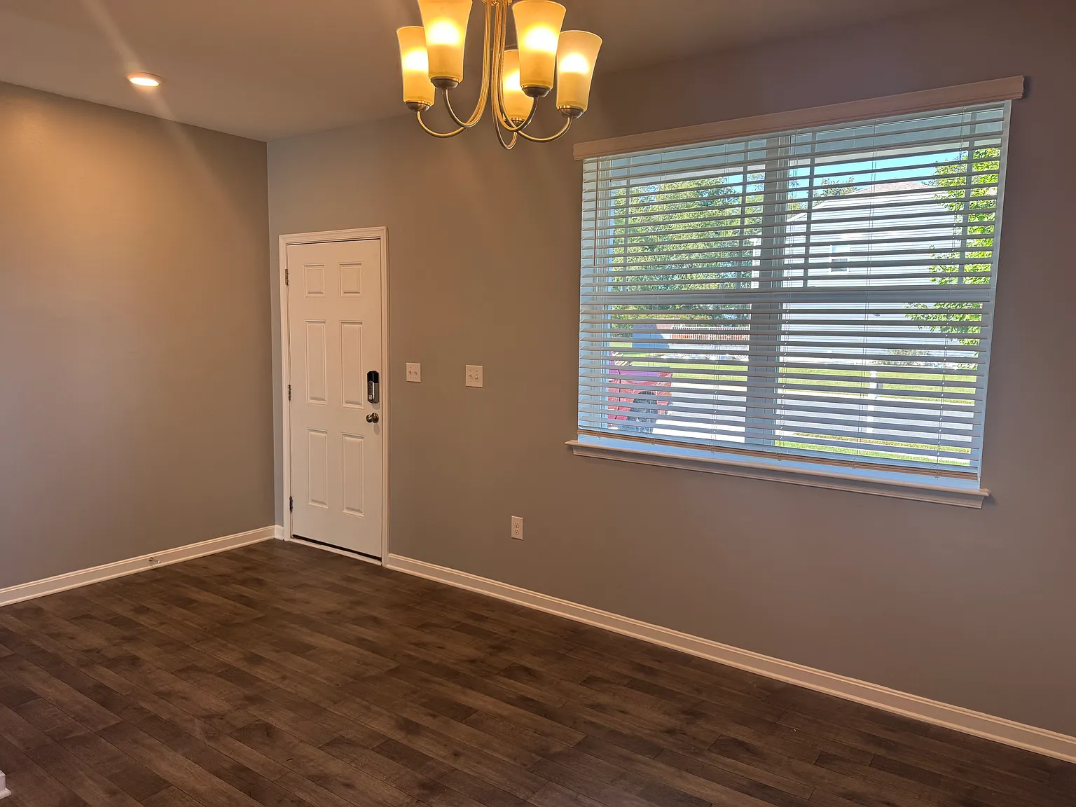 3 bed, 2169 sqft, $2,700 — Photo 4