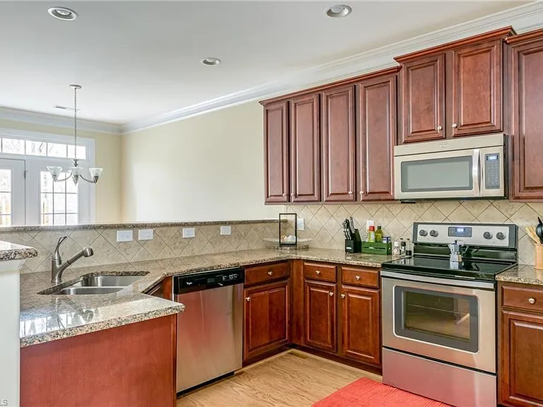 1135 Heritage Path Ln — Photo 11