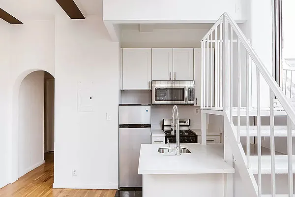 Rented by REAL New York | media 18