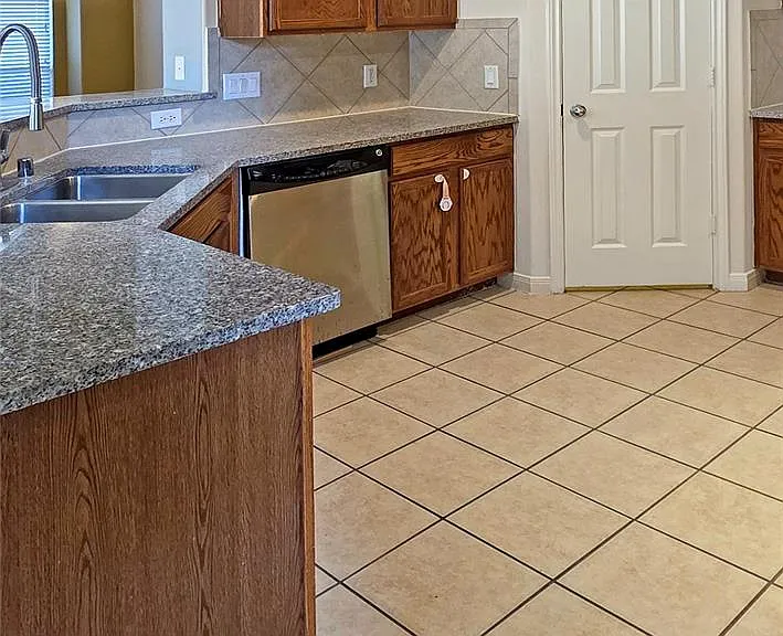 2202 Drake Falls Dr — Photo 16
