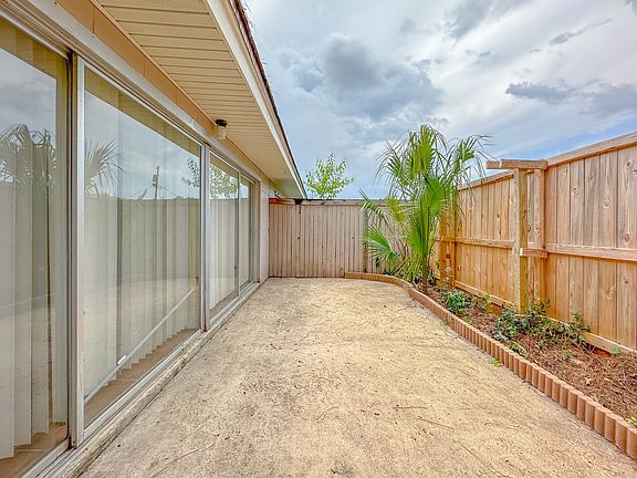 3rd image of 2241 W Pensacola St APT 33