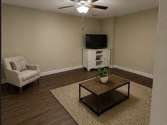 5th image of 2238 Deyerle Ave