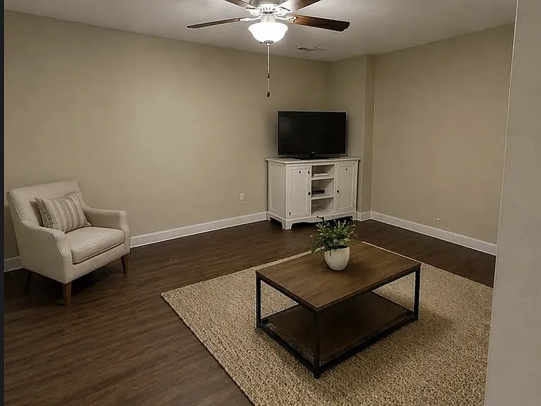 2238 Deyerle Ave — Photo 5