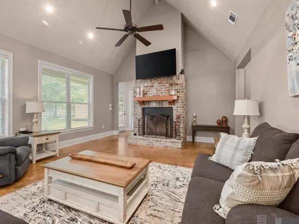 100 Tranquility Dr, Denham Springs, LA 70706