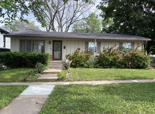 812 10th St, De Witt, IA 52742