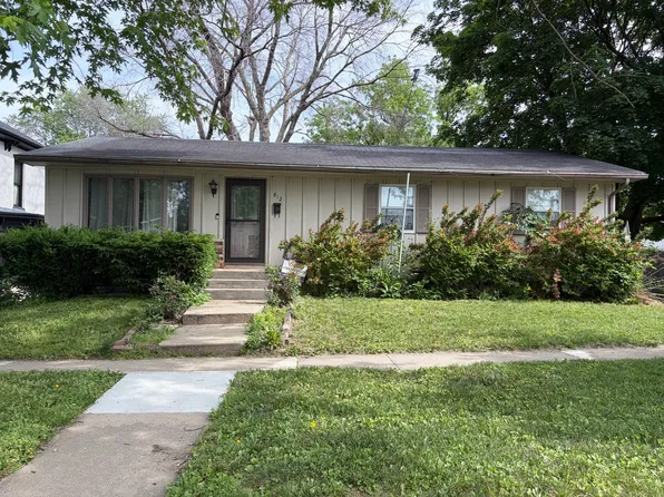 812 10th St, De Witt, IA 52742