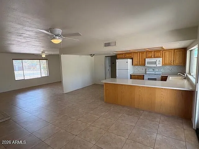 3 bed, 1672 sqft, $2,600 — Photo 4