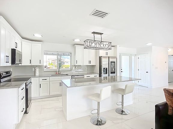 4th image of 1428 Vendome Ct