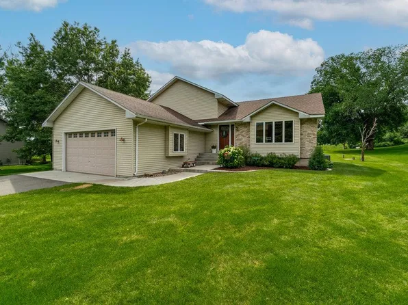 74 W Woodridge Dr, River Falls, WI 54022