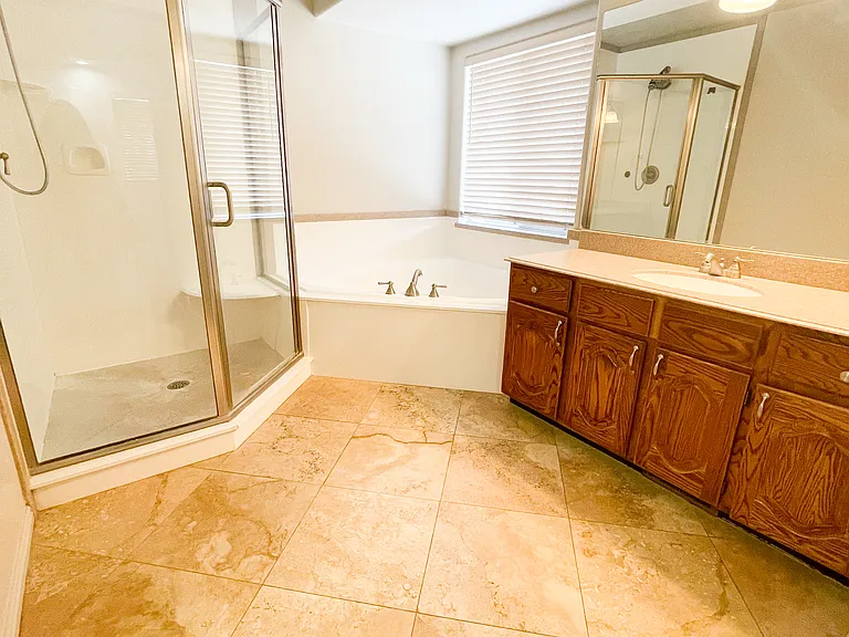 327 E Sandy Land Ln — Photo 24