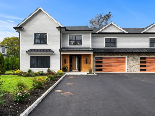 24 Grapevine Rd Unit A, Gloucester, MA 01930