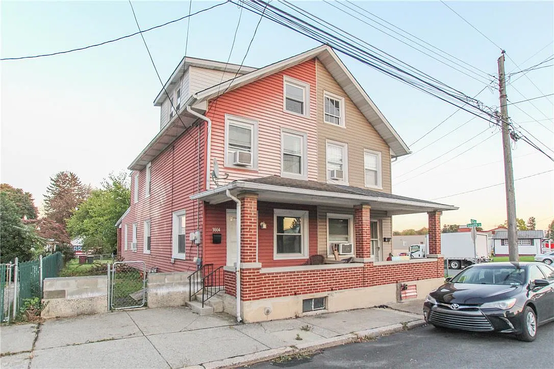 3 bed, 1.5 bath, 1512 sqft, $1,800 — Photo 2