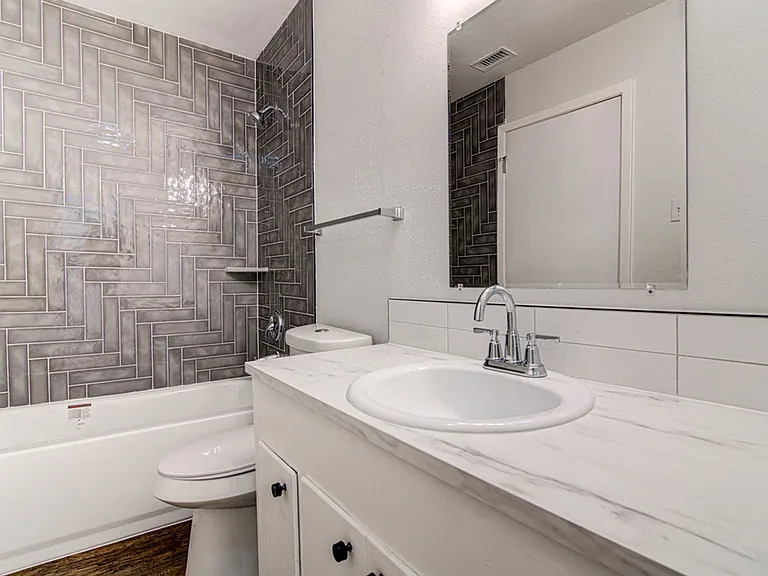 5703 Gloucester Ln — Photo 14