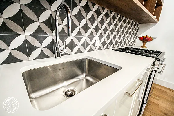 Rented by EXR | media 3