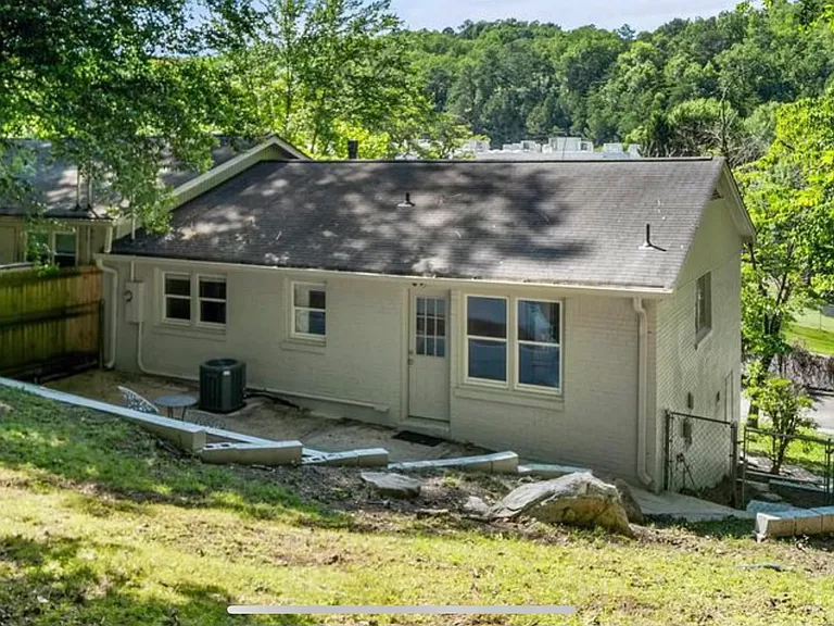 4039 Montclair Rd — Photo 15