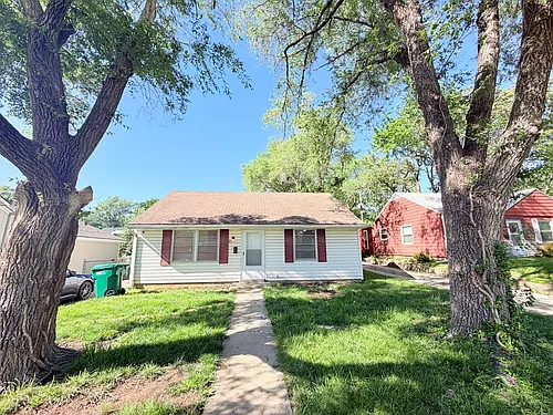 4742 Vista St Photo 1