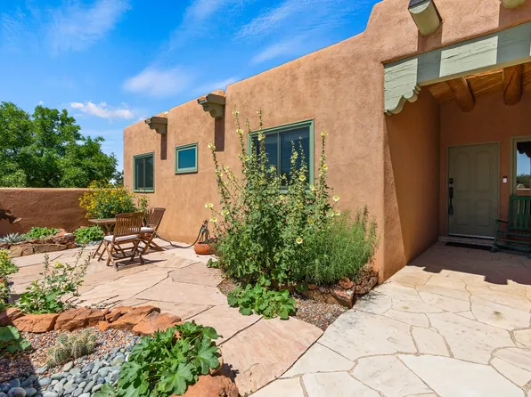 24 Chusco Rd, Santa Fe, NM 87508