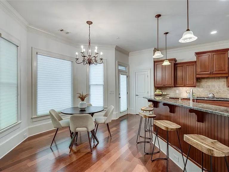 240 Lullwater Ct — Photo 18