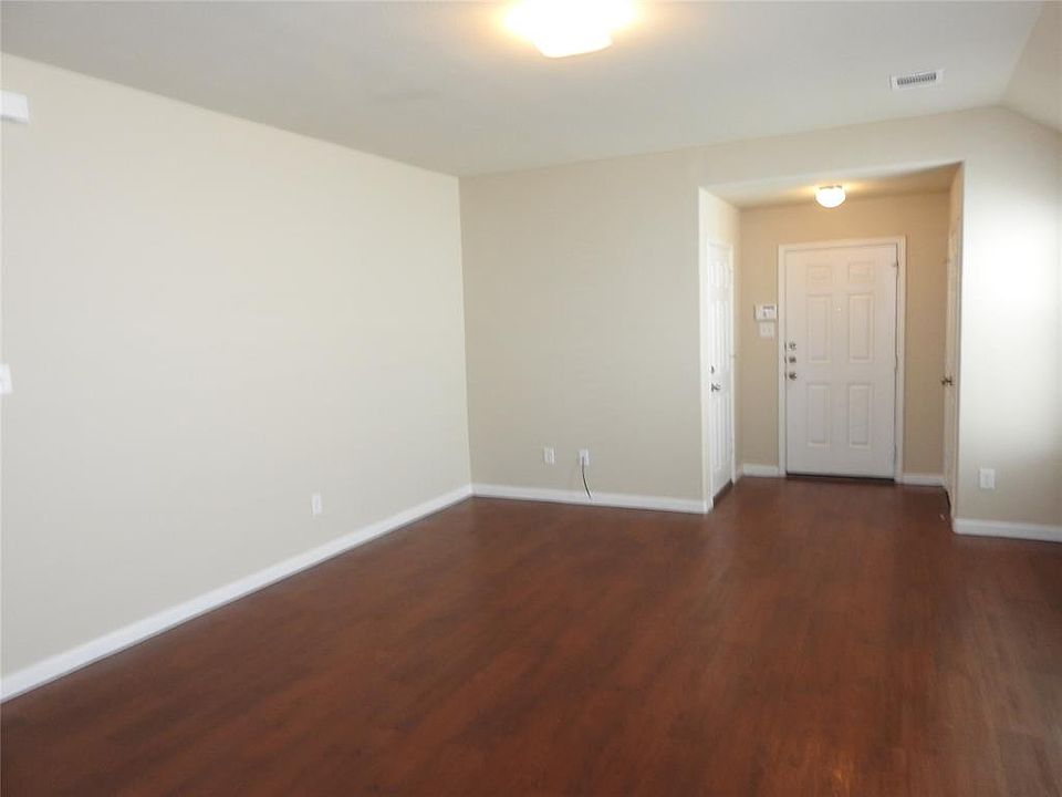 1st image of 18719 Dennington Dr