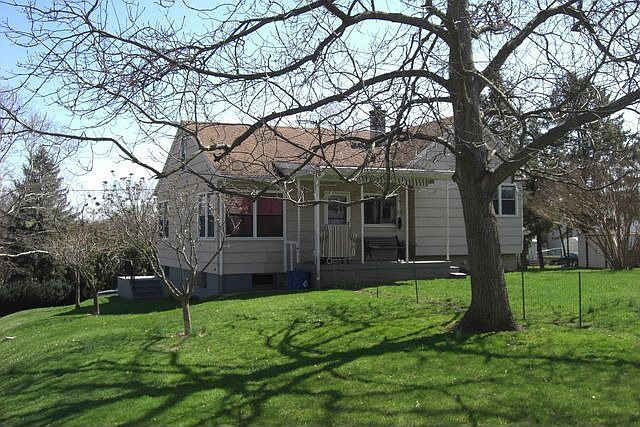 2nd image of 818 Rabens Ave
