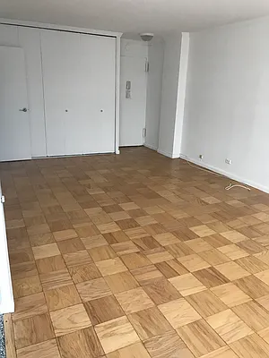 Rented by Carlyle Property Management | media 18