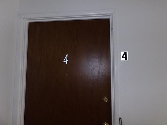 2nd image of 992 Patricia Dr APT 4