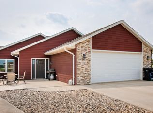 647 Dogwood Cir, Parker, SD 57053