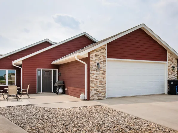 647 Dogwood Cir, Parker, SD 57053