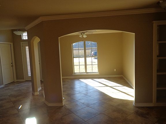 Flex Rm- Can be study or formal dining