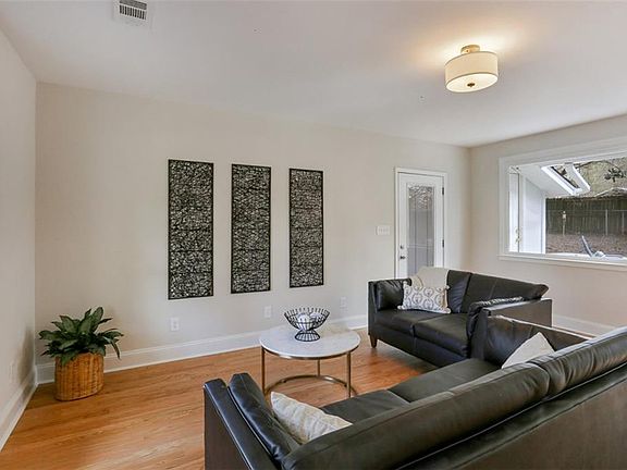 5th image of 3561 Dunn St SE