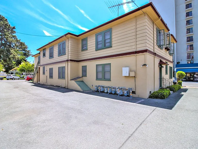 855 Main St #6 — Photo 31