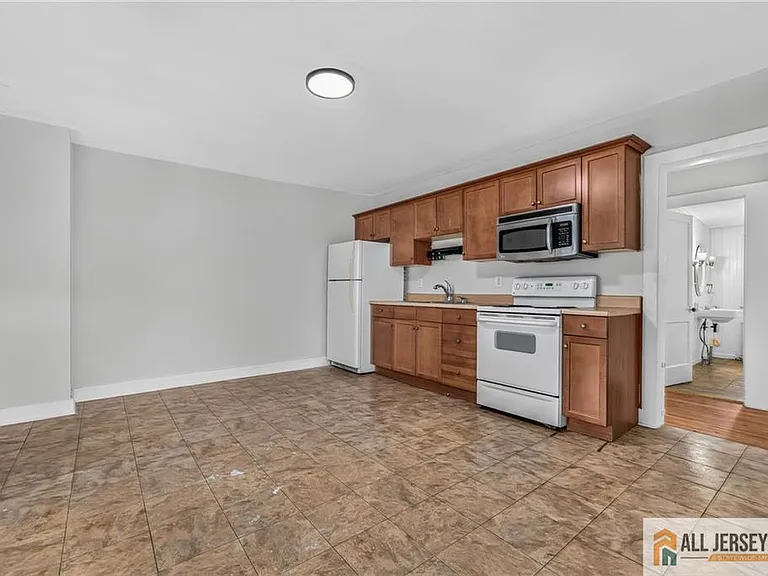 38-40 Brunswick Ave #2 — Photo 5