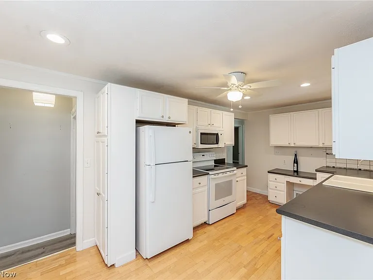 7381 Portage St — Photo 16