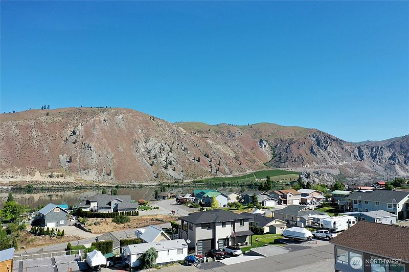 4th image of 565 Entiat Place