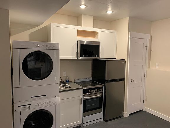 Kitchen - Brand new appliances and W/D