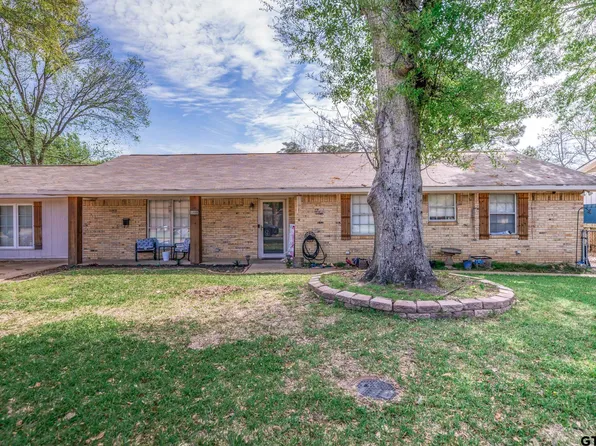 108 Wynnwood Dr, Palestine, TX 75801