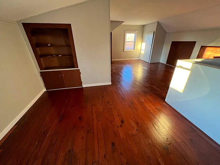 1528 Woodrow Ave — Photo 6