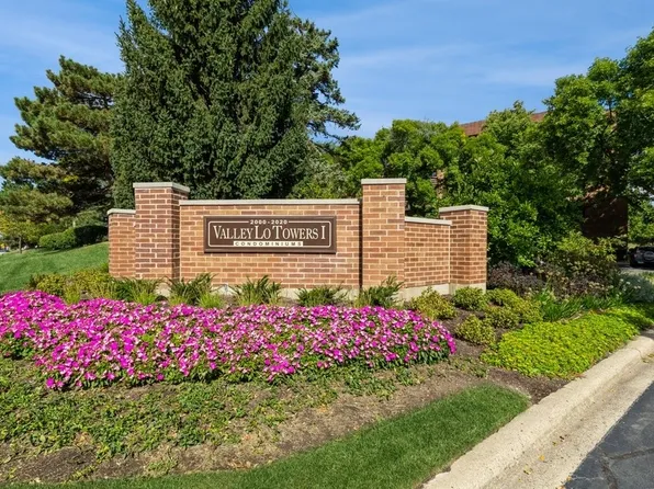 2020 Chestnut Ave APT 308, Glenview, IL 60025